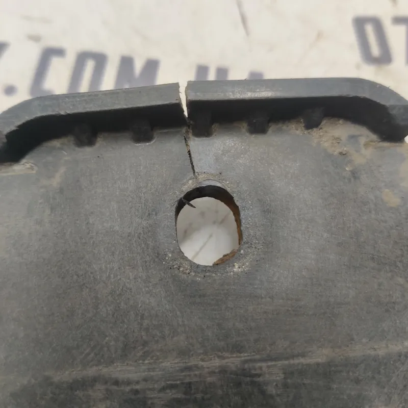 Кріплення акумулятора Kia Sorento 2 (09-14) OEM 371502p100