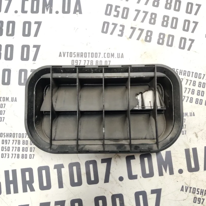 Дефлектор Audi Q7 (05-15) 3.6 Бенз Задня права OEM 4A0819181