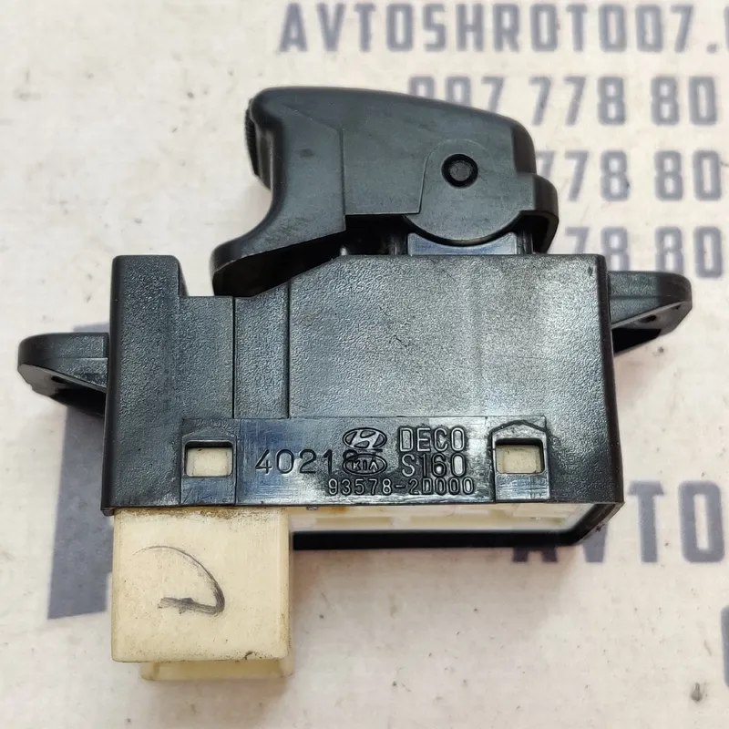 Кнопка склопідіймача Hyundai Sonata IV 98-05 OEM 935782d000