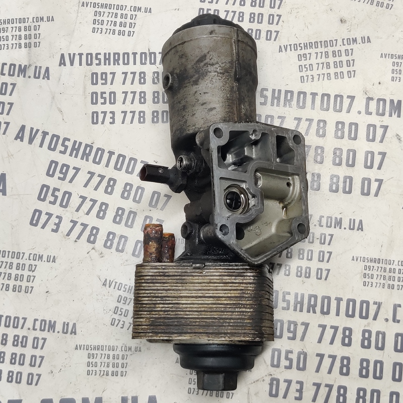 Корпус масляного фільтра Audi A6 C6 04-11 2.0 TDI 045115389j