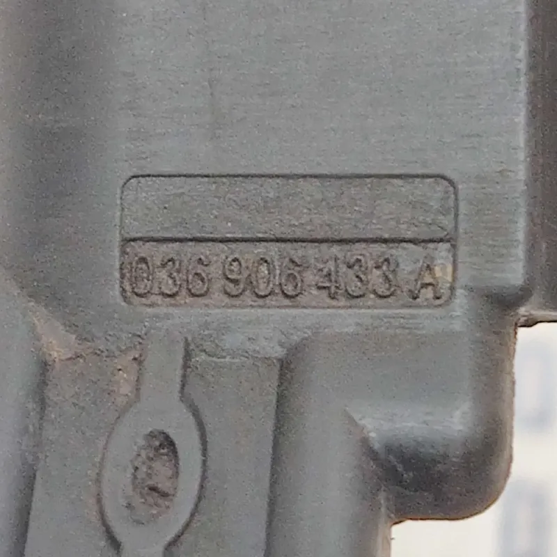 Кришка двигуна Audi A6 C6 (04-11) 2.0 TDI OEM 036906433a