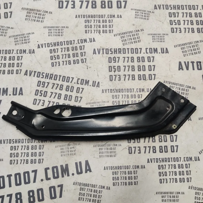 Кронштейн радіатора VW Passat B8 USA 15-22 пр. OEM vw1225147