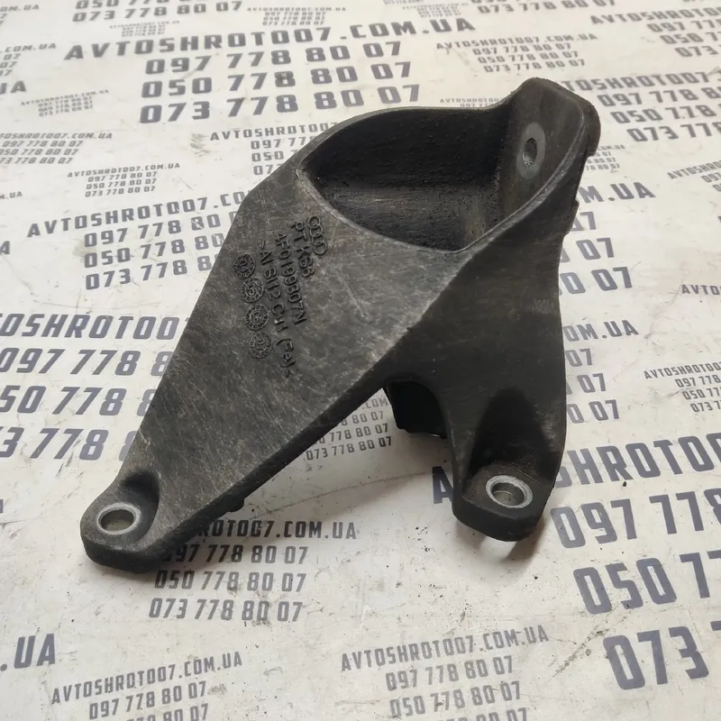 Кронштейн двигуна Audi A6 C6 04-11 2.0TDI лів OEM 4F0199307N