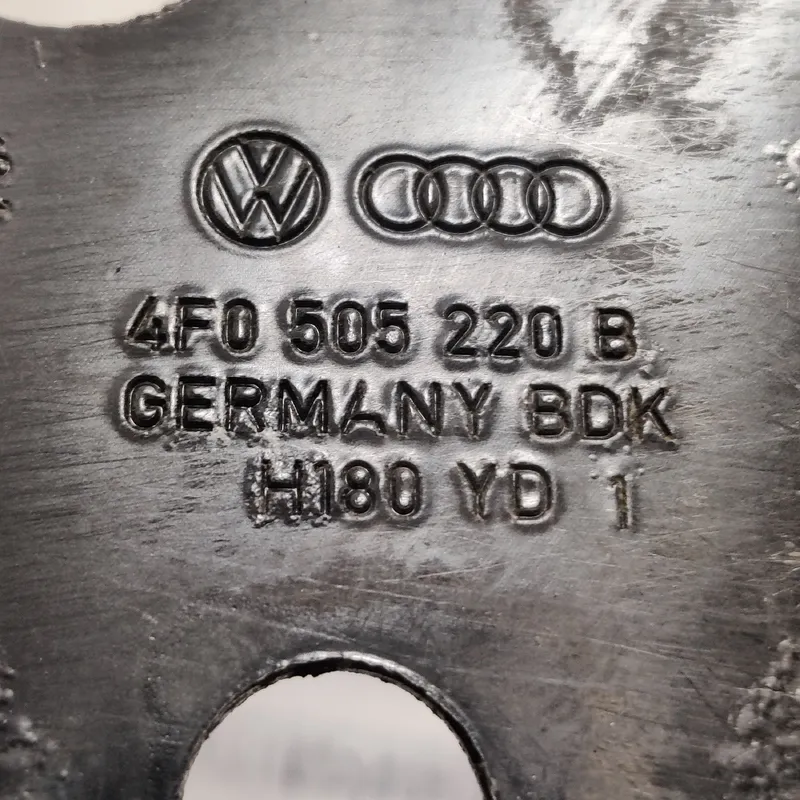Кронштейн підрамника Audi A6 C6 04-11 2.0 TDI пр. 4F0505220B