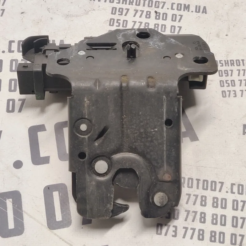 Замок багажника Audi A6 C6 (04-11) 2.0 TDI OEM 8p4827505c