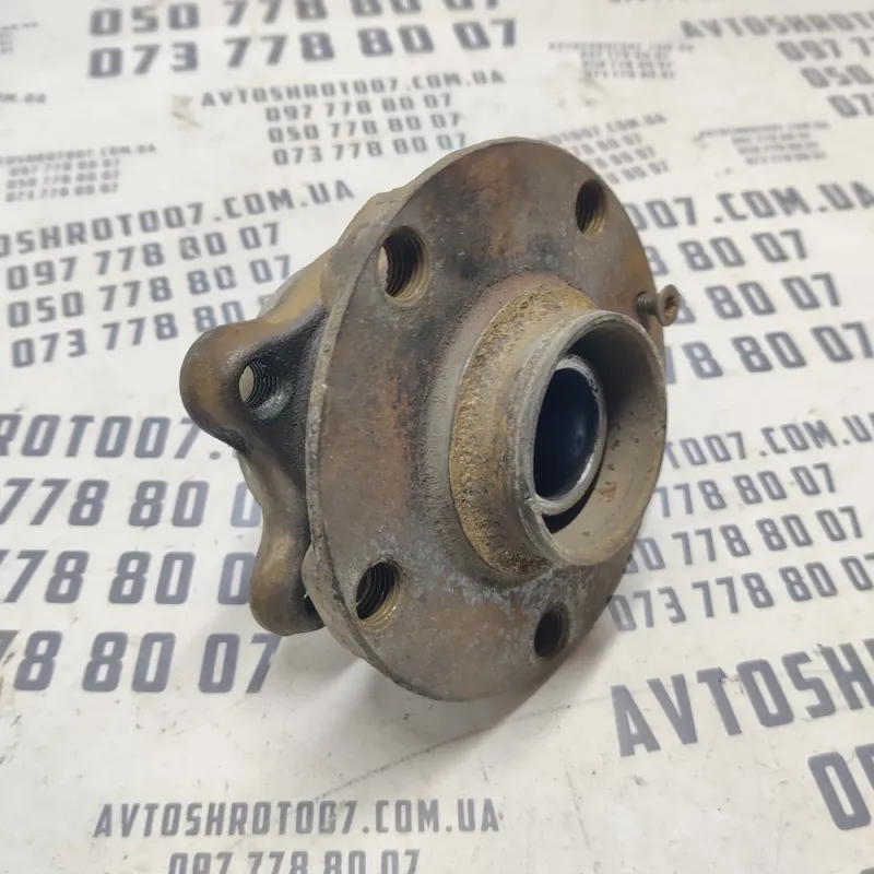 Ступиця Audi A6 C6 04-11 2.0TDI передня права OEM 4D0407613E