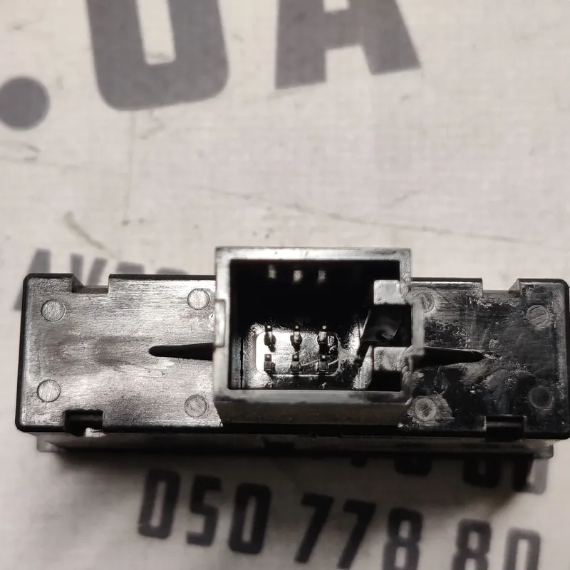 Кнопка аварійки Audi A6 C6 (04-11) 2.0 TDI OEM 4f0941509