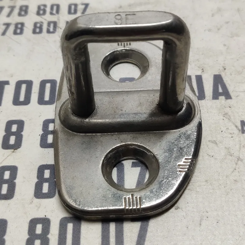 Петля замка дверей Audi A6 C6 (04-11) 2.0 TDI OEM 8E0837033