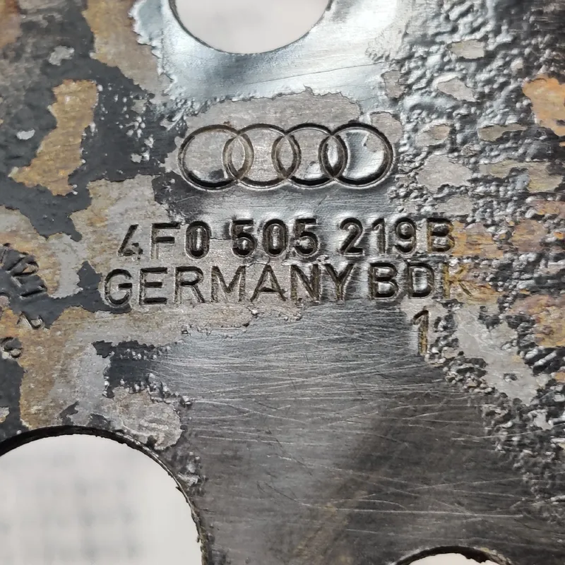 Кронштейн підрамника Audi A6 C6 04-11 2.0TDI з.л. 4f0505219b