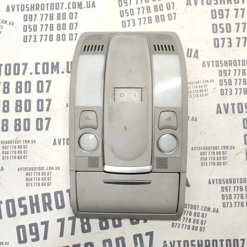 Плафон Audi A6 C6 (04-11) 2.0 TDI передній OEM 4F0951177