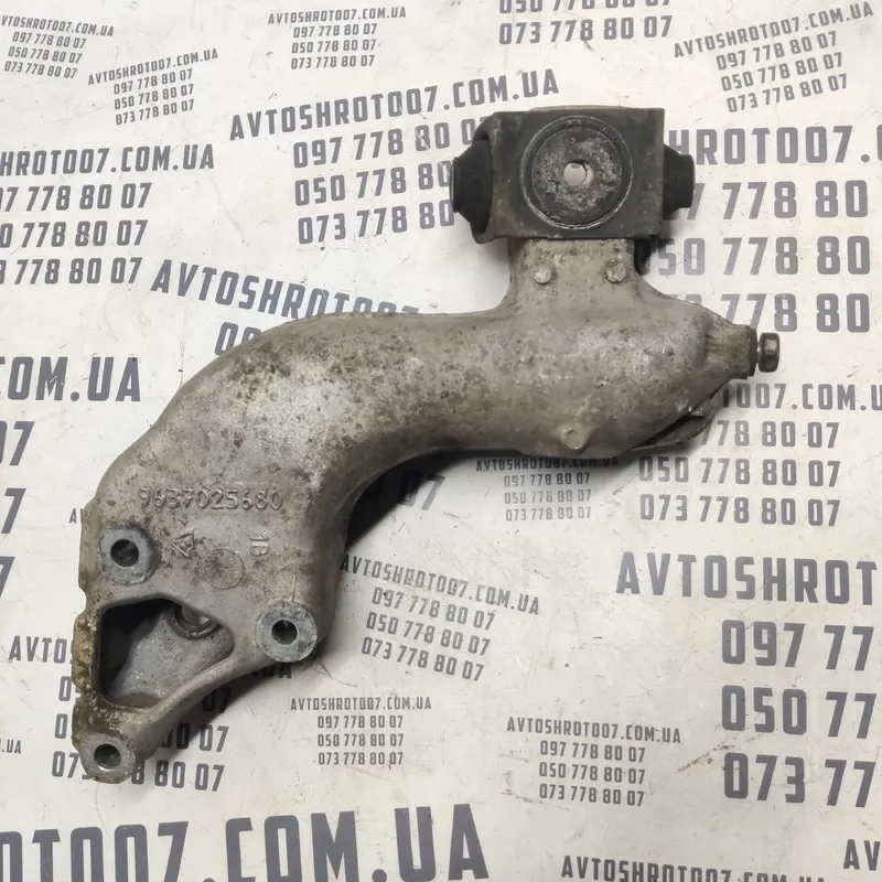 Кронштейн двигуна Peugeot Partner (96-08) 1.4 Пр 9637025680