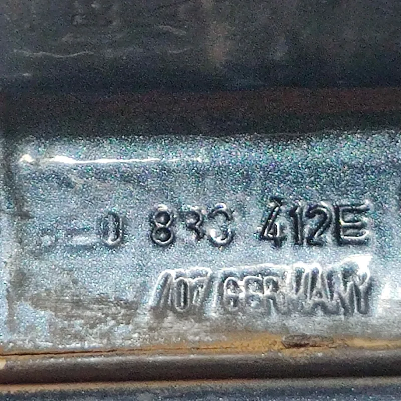 Завіса Audi A6 C6 (04-11) 2.0 TDI перед. пр. OEM 8E0830412E