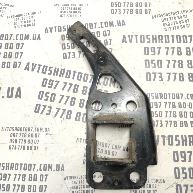 Кроншт. бампера Audi A6 C6 04-11 2.0 TDI Пр OEM 4f0805500b
