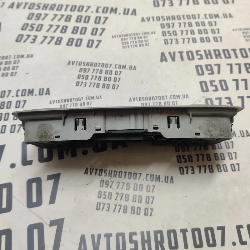 Плафон підсвітки внутрішній Mazda 3 BK (03-09)