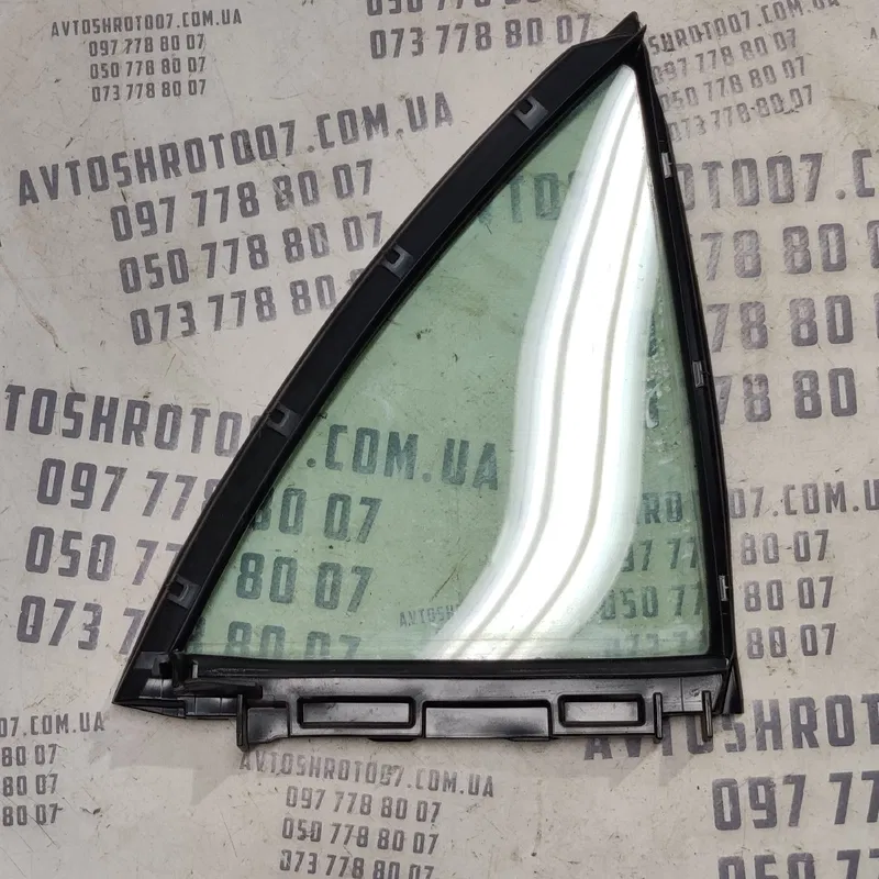 Скло дверей Toyota Corolla 06-13 1.6 задня ліва OEM 43r00033