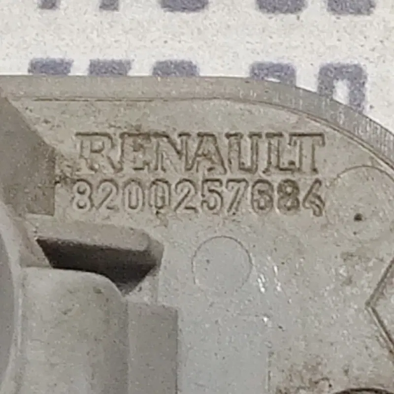 Стоп-сигнал Dacia Logan (04-12) 1.6 Бенз Пр OEM 8200257684
