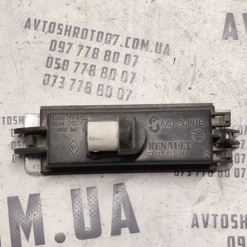 Плафон номера Dacia Logan 04-12 1.6 Бенз Зад OEM 7700433414