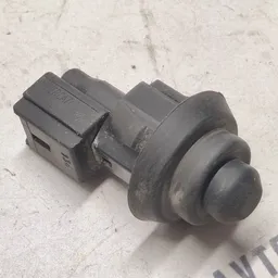 Датчик дверей Dacia Logan 04-12 1.6Б Пр.Пер. OEM 7700427640a