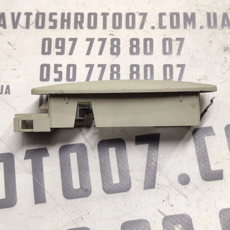 Плафон Volkswagen Bora (98-05) 1.9 TDI задній OEM 3b9947101a