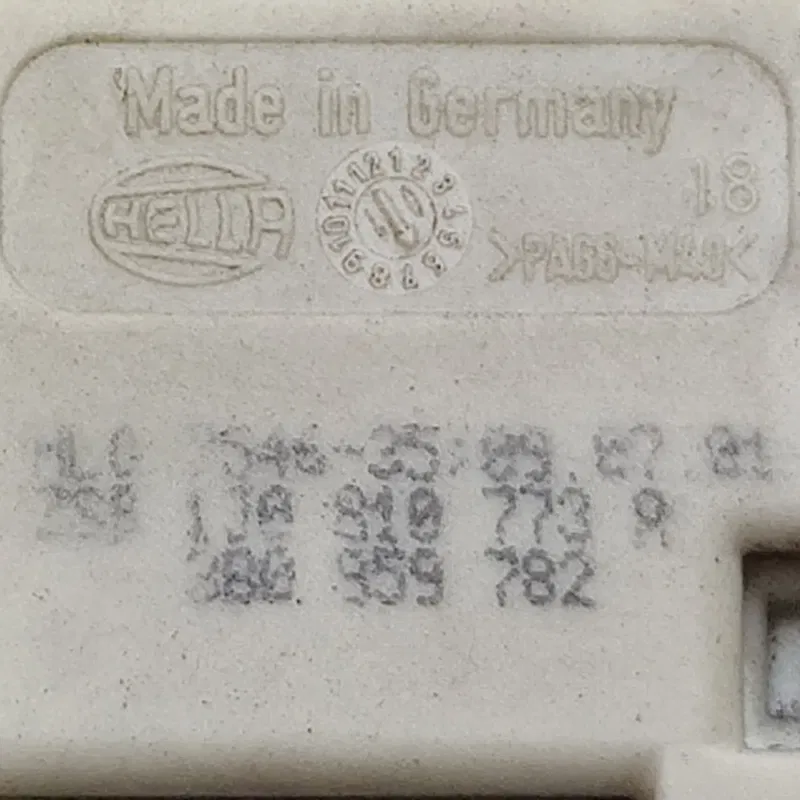 Замок лючка бака задній Volkswagen Bora (98-05) 1.9 TDI ASZ