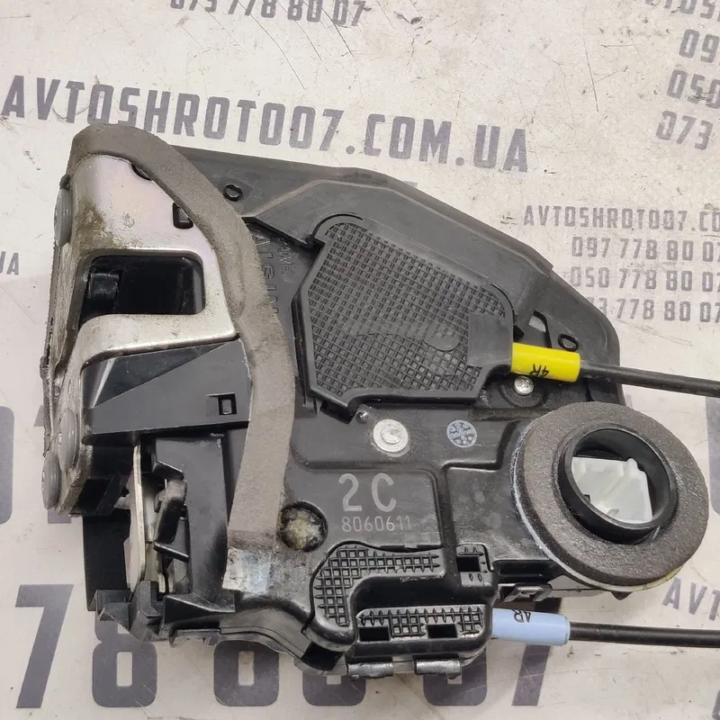 Замок дверей Toyota Corolla 06-13 1.6Б зад. лів. OEM 8060611