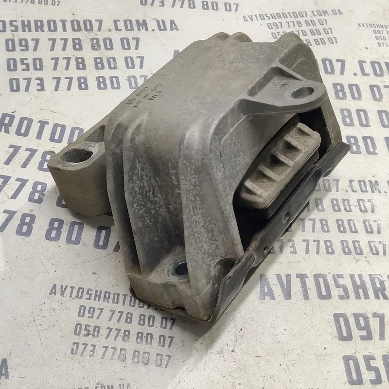 Подушка двигуна VW Bora (98-05) 1.9 TDI ліва OEM 1J0199555