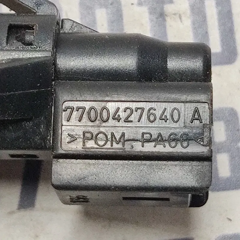 Датчик дверей Dacia Logan 04-12 1.6Б Пр.Пер. OEM 7700427640a
