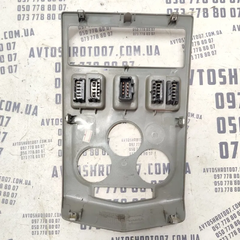 Накладка салону Dacia Logan (04-12) 1.6 Бенз OEM 8200382717