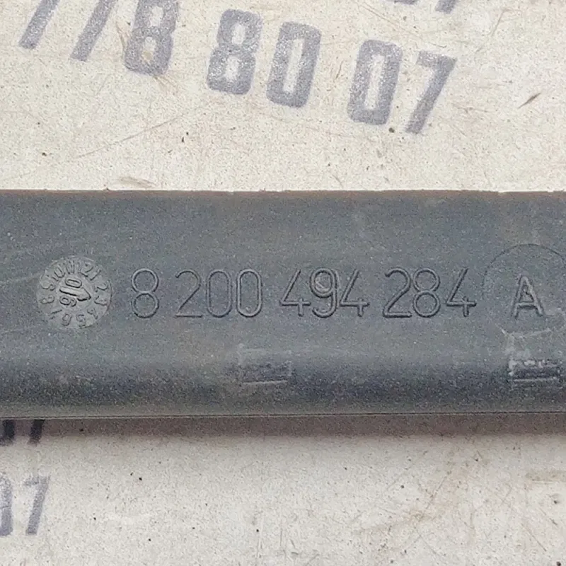 Паливна рейка Dacia Logan (04-12) 1.6 бензин OEM 8200494284a