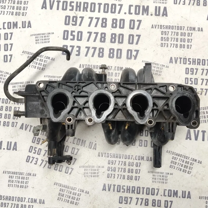 Впускний колектор Dacia Logan 04-12 1.6 Бензин 7700273860