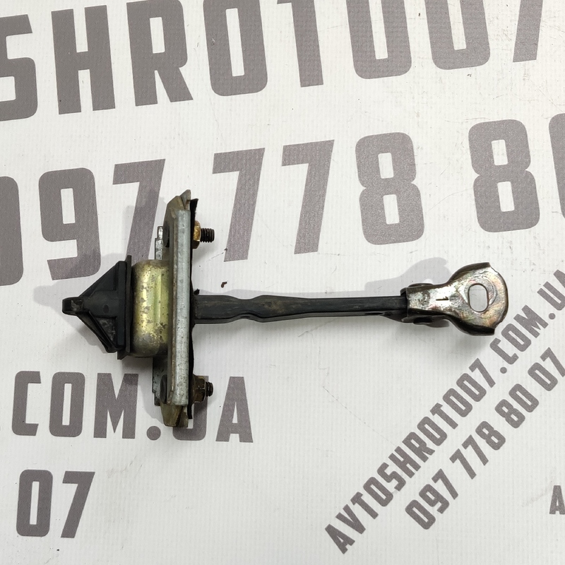 Обмежувач дверей Mazda Premacy (99-05) 1.8 Бензин зад. прав.