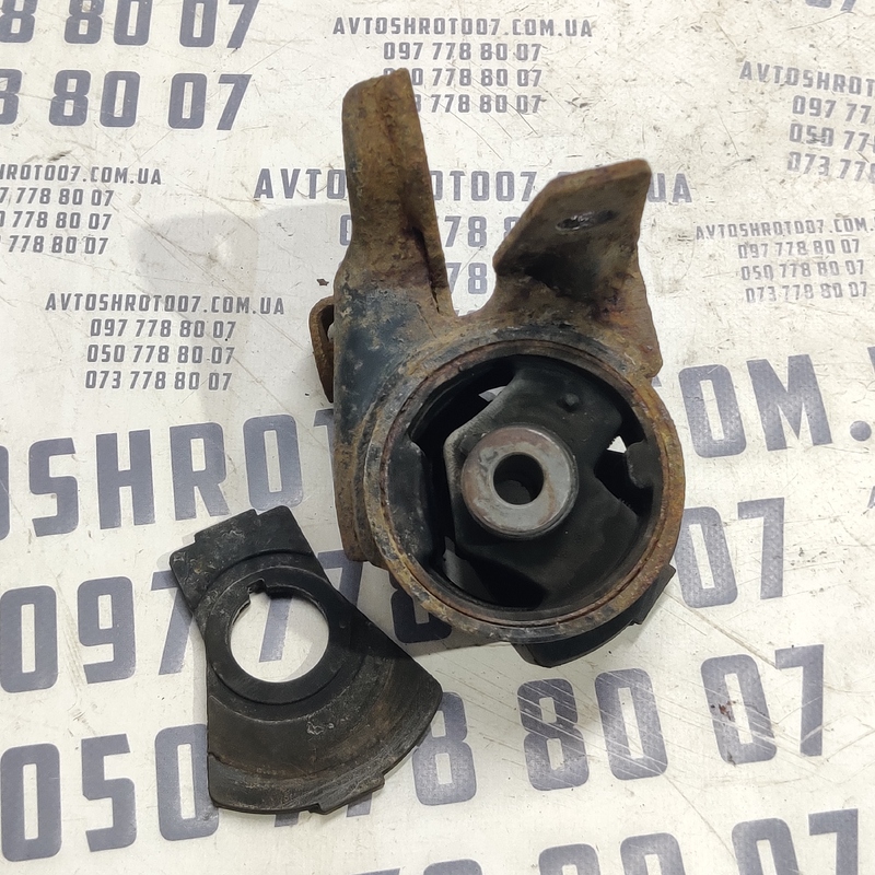 Подушка двигуна Mazda Premacy (99-05) 1.8 FP Бензин ліва