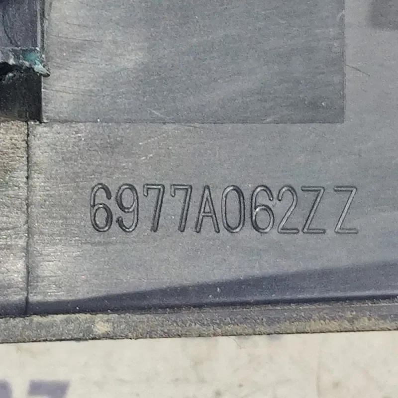Накладка Mitsubishi Outlander XL (06-12) 2.0D OEM 6977a062zz