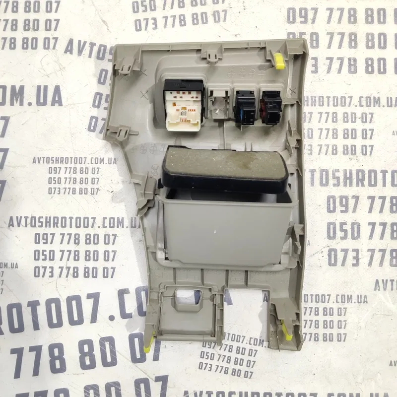 Накладка салону Toyota Corolla 06-13 1.6 Бенз OEM 5548012010