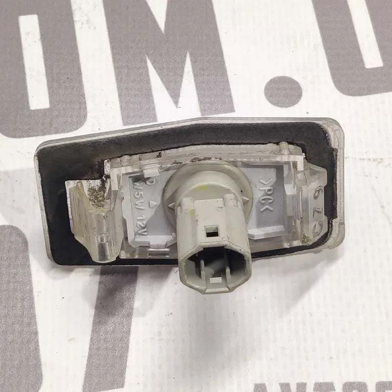 Плафон підсвітки номерів Mazda Premacy 99-05 1.8 Бензин Зад