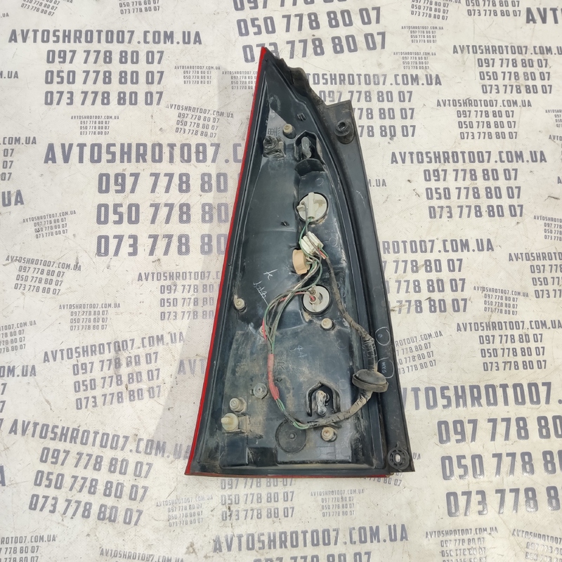Ліхтар задній Mazda Premacy (99-05) 1.8Б правий OEM 22061908