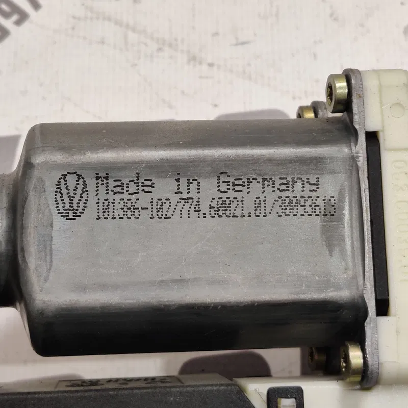 Мотор склопід. Peugeot 807 02-14 2.2HDI пр. OEM 1488737080