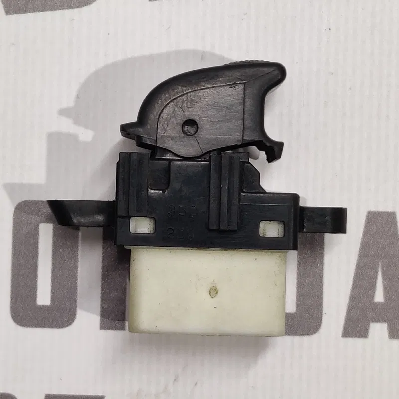 Кнопка склопідіймача Mazda Premacy (99-05) 1.8 Бенз 3582z90