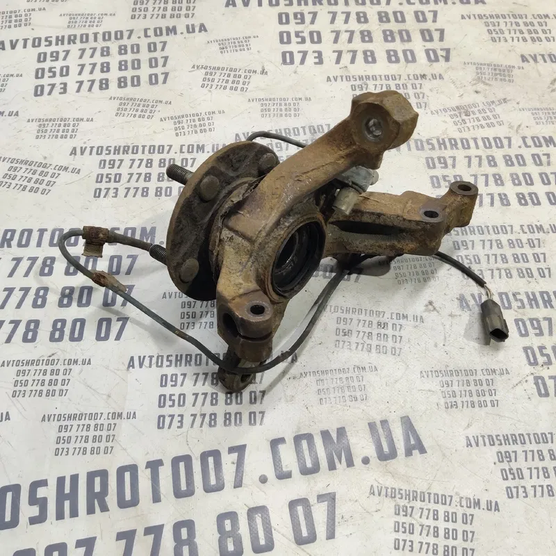 Цапфа Mazda Premacy 99-05 1.8Б передня ліва OEM C100261B0