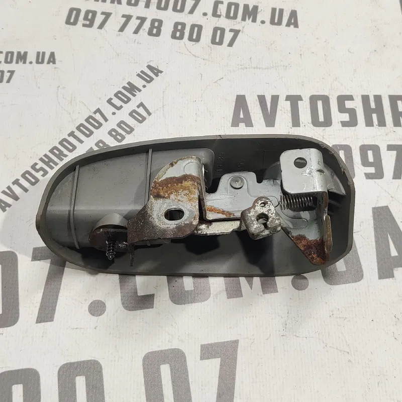 Кнопка відкриття лючка бака Mazda Premacy (99-05) 1.8 Бензин
