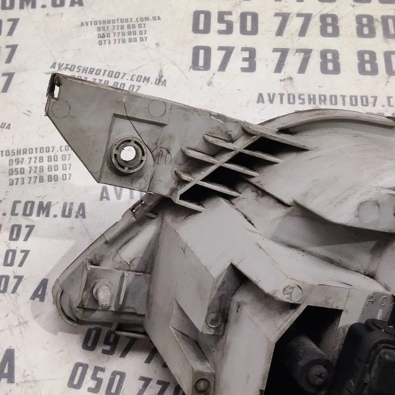 Фара Mazda Premacy 99-05 1.8 Бензин права OEM CB08510K0D