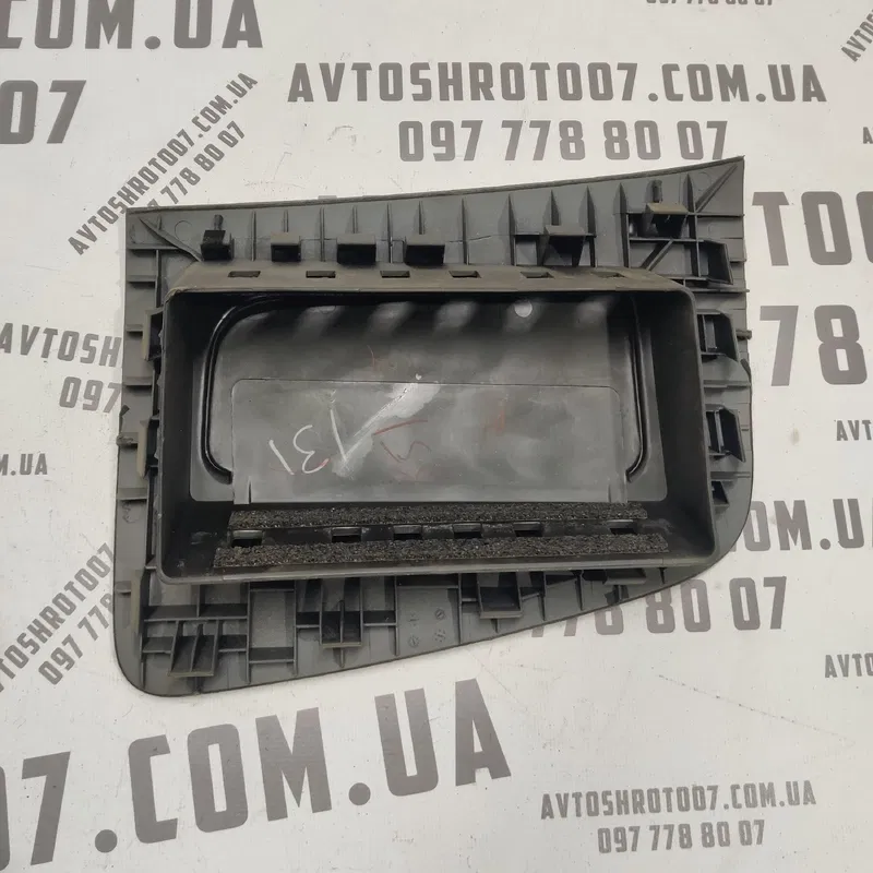 Накладка салону Mazda Premacy 99-05 1.8 Бенз OEM 520278801a