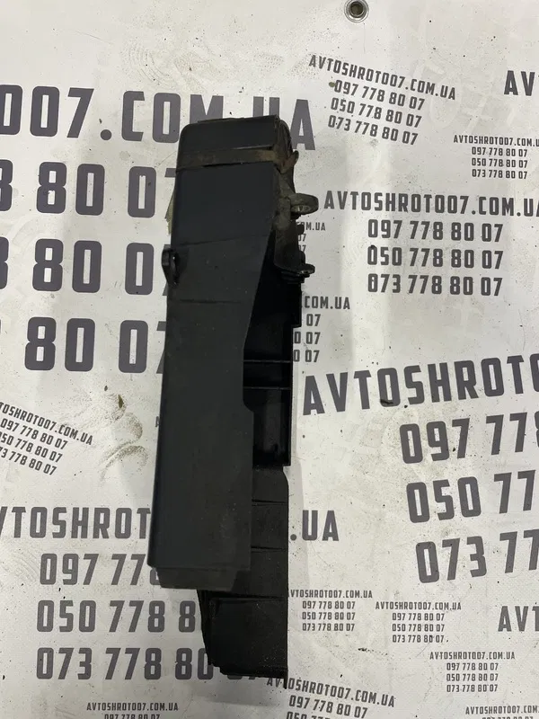 Кришка ременя ГРМ Skoda Octavia (96-10) 1.6 OEM 048109173A