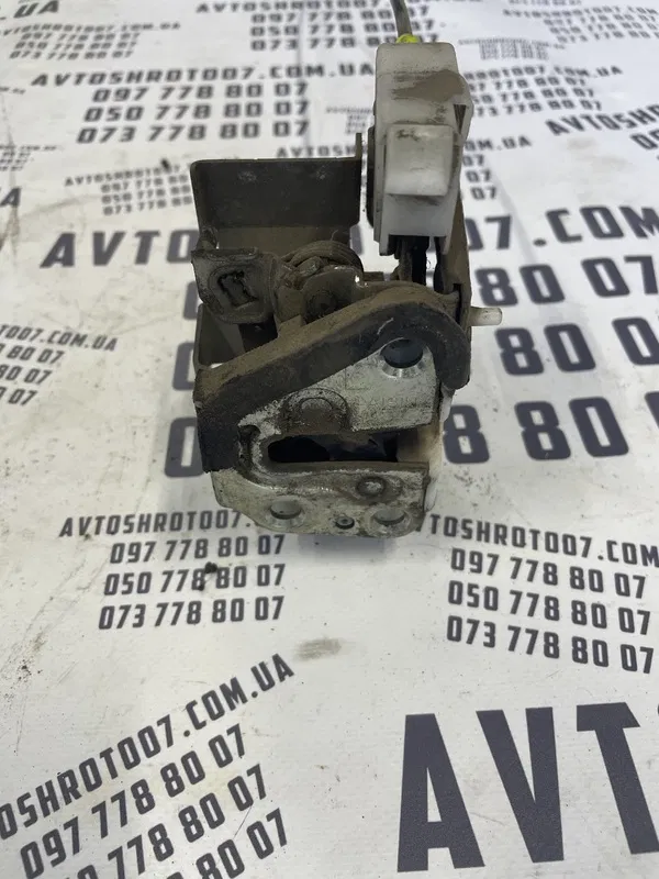 Замок дверей Citroen C1 (05-14) 1.0 бенз зад. лів. 914E+12