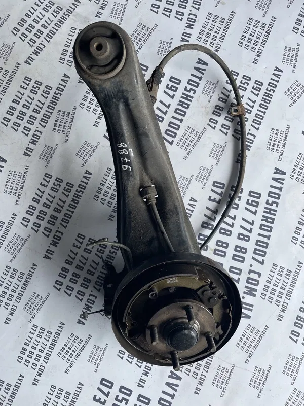 Цапфа Mitsubishi Lancer 9 03-08 1.3 задня права OEM MR519134