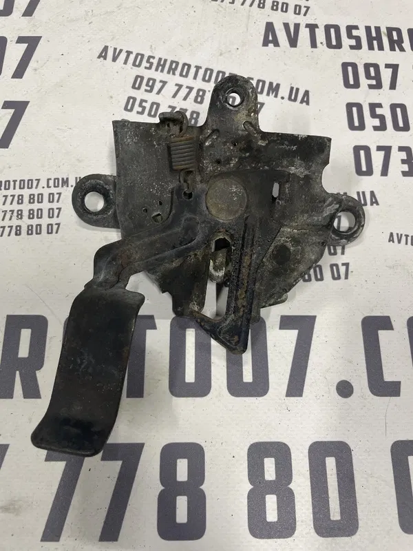 Замок капота Geely MK (06-16) 1.5 бенз OEM 1018005657