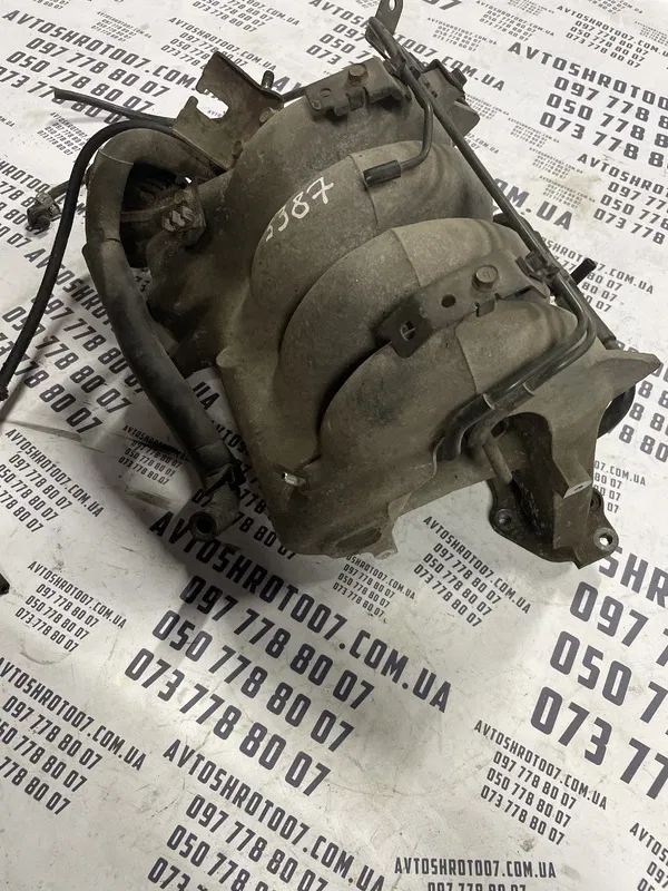 Впускний колектор Mazda 626 GE 91-98 1.8 бенз OEM FS0113100D