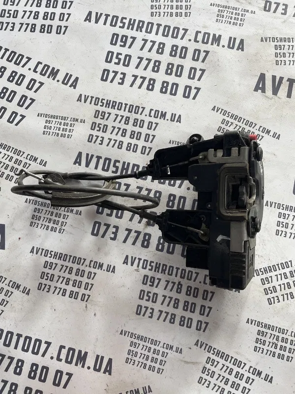 Замок дверей Opel Vectra C (02-08) задня ліва OEM 13210762