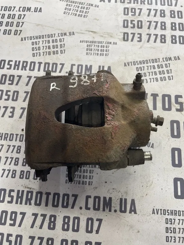 Супорт VW Golf 4 (97-06) 1.9D передня права OEM 11817100221