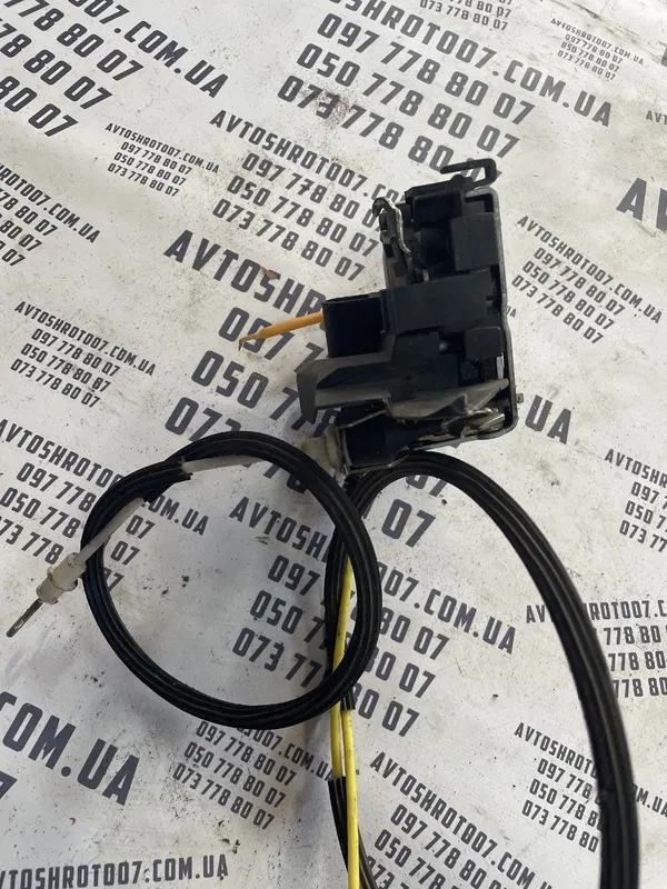 Замок дверей Audi 80 B3 (86-96) задня ліва OEM 8D0839015A